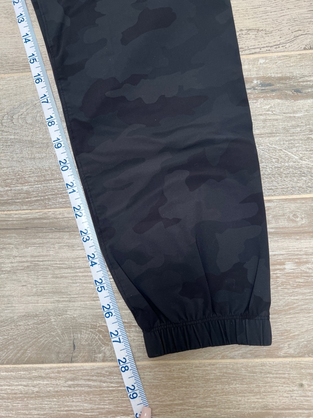 lululemon athletica Men's Black Camo Joggers - Picture 10 of 10